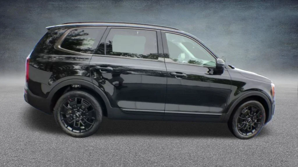 Used 2022 Black Kia EX image 25