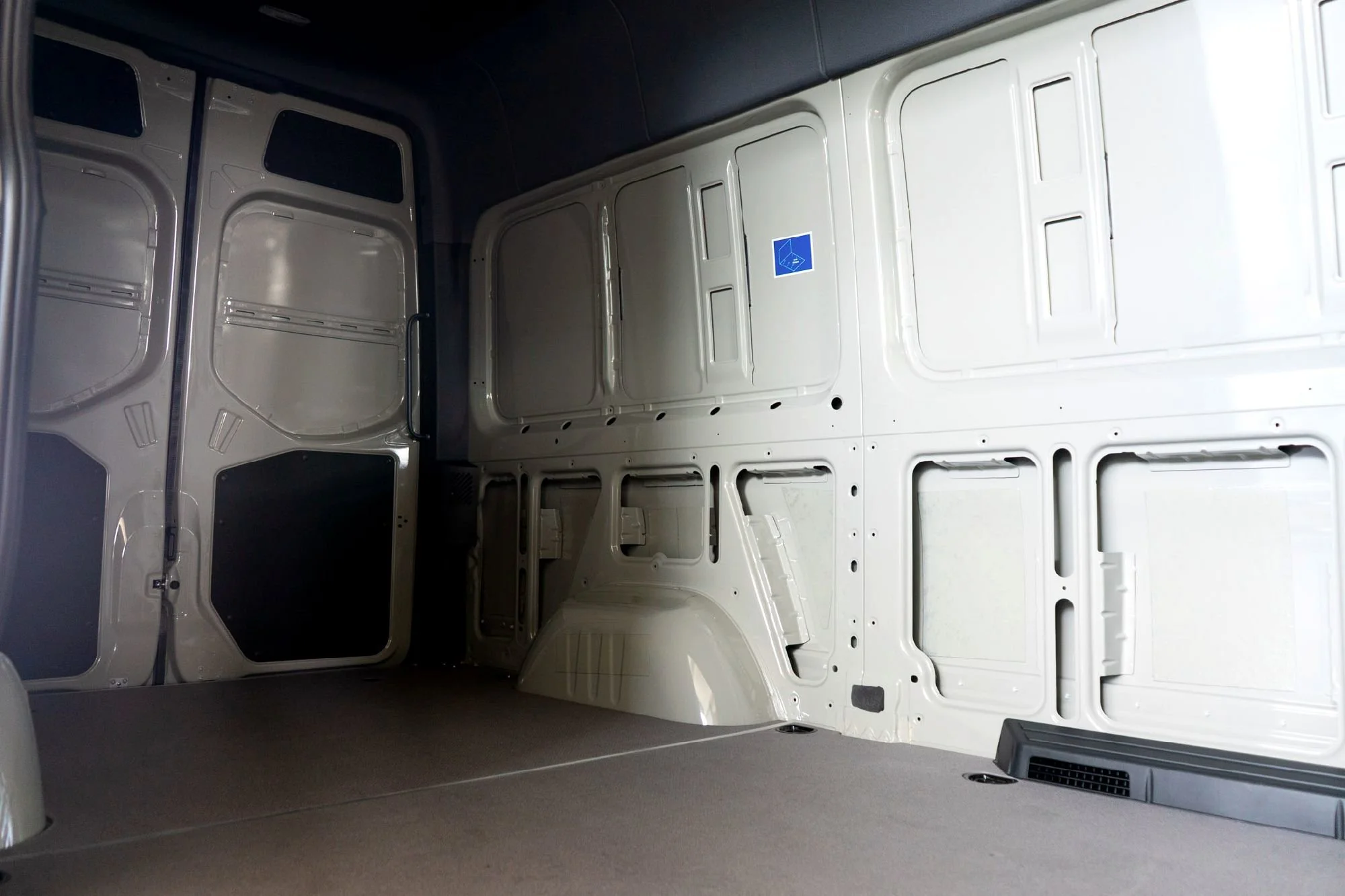 New 2025  Mercedes-Benz Cargo 144 WB image 18