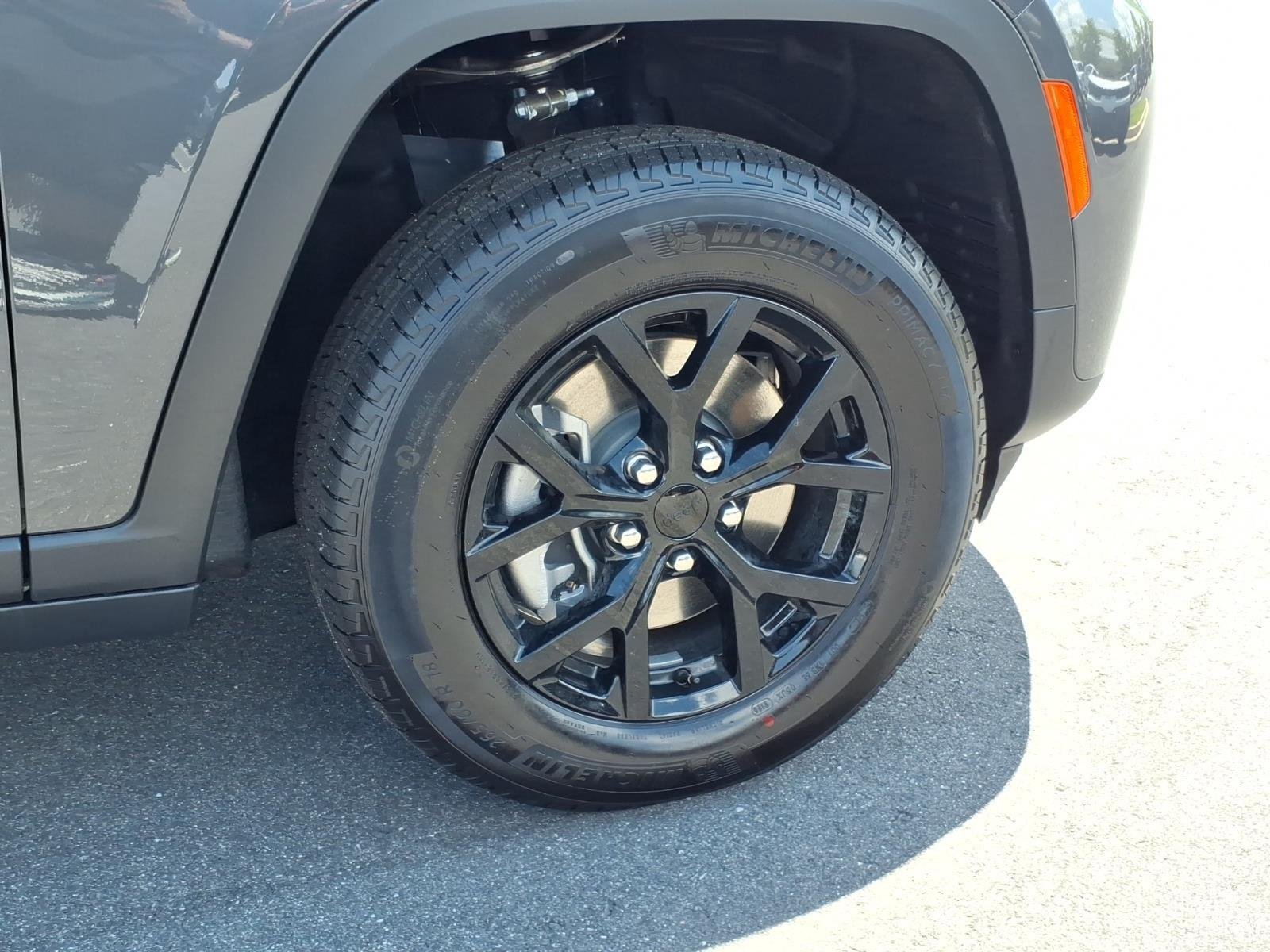 New 2026 Baltic Gray Metallic Clear-Coat Exterior Paint Jeep Laredo Altitude image 13