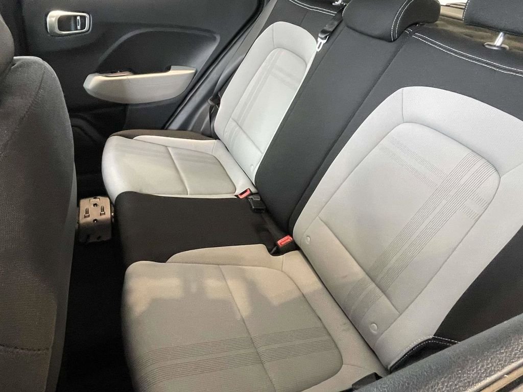 2025 Hyundai Venue SEL - Photo 10
