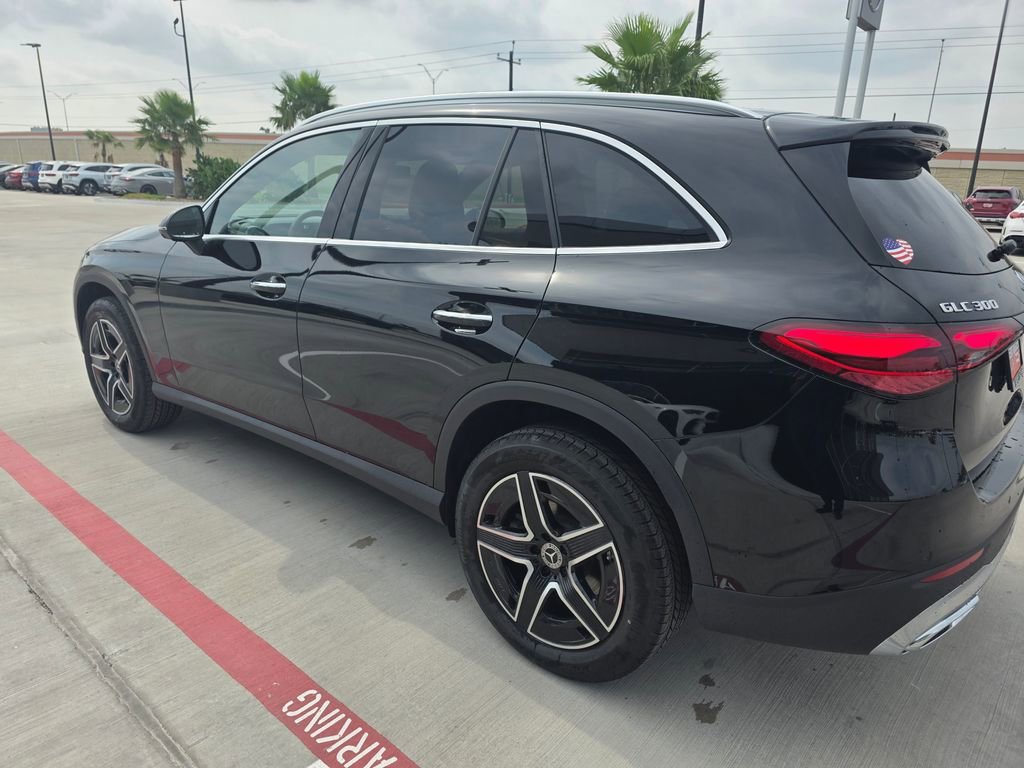 New 2026 Black Mercedes-Benz GLC 300 image 31