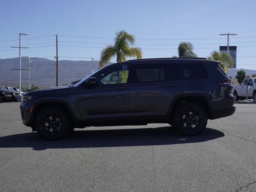 New 2026 Baltic Gray Metallic Clear-Coat Exterior Paint Jeep Altitude image 6
