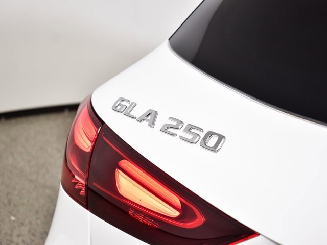 New 2026 Polar White Mercedes-Benz GLA 250 image 48