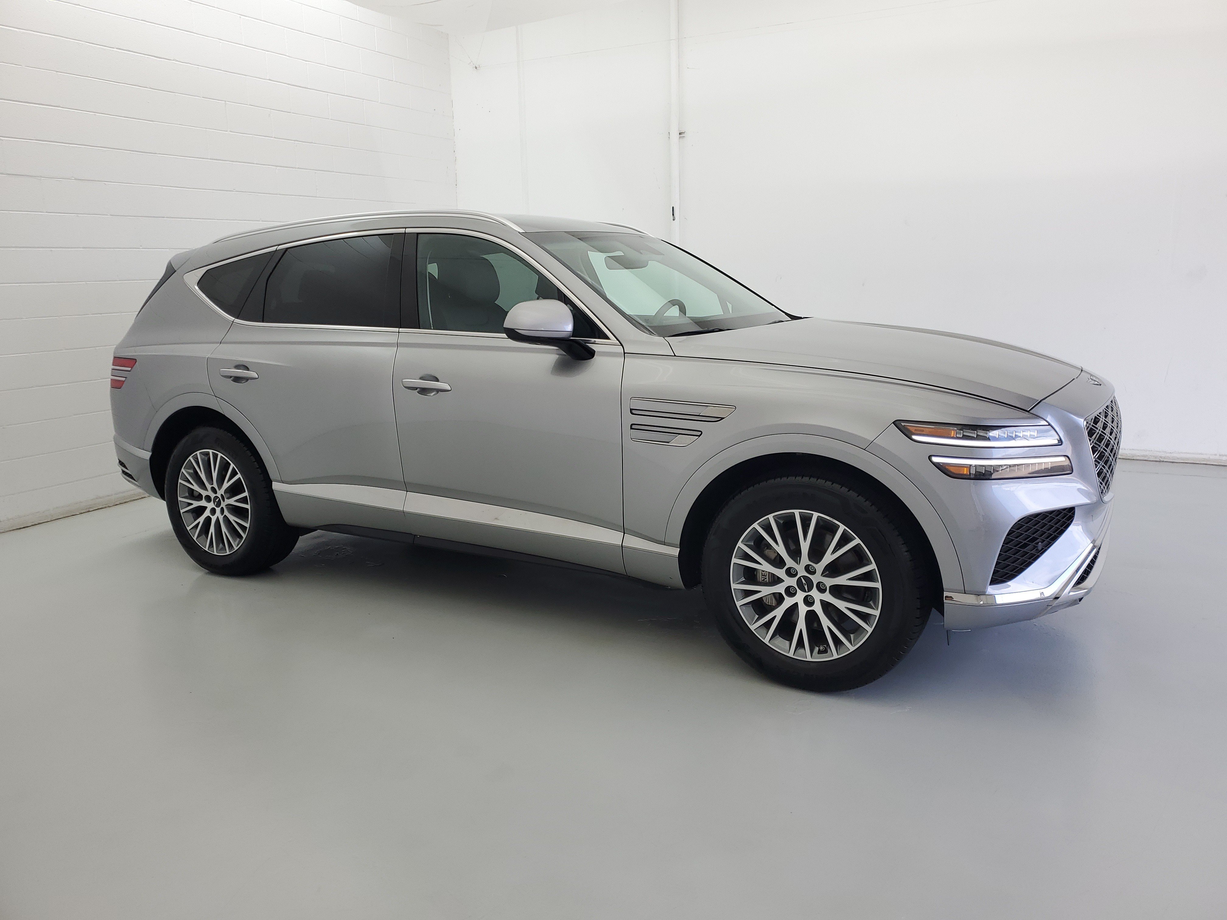 Used 2025 Savile Silver Genesis 2.5T image 4