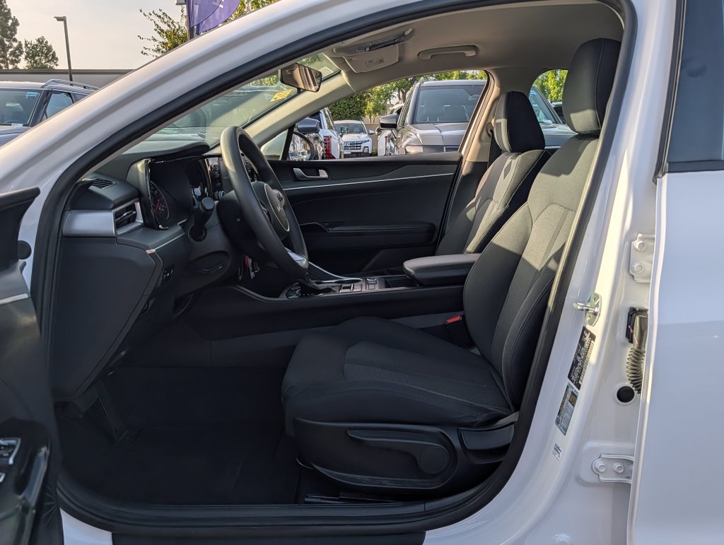 2022 Kia K5 LX - Photo 10