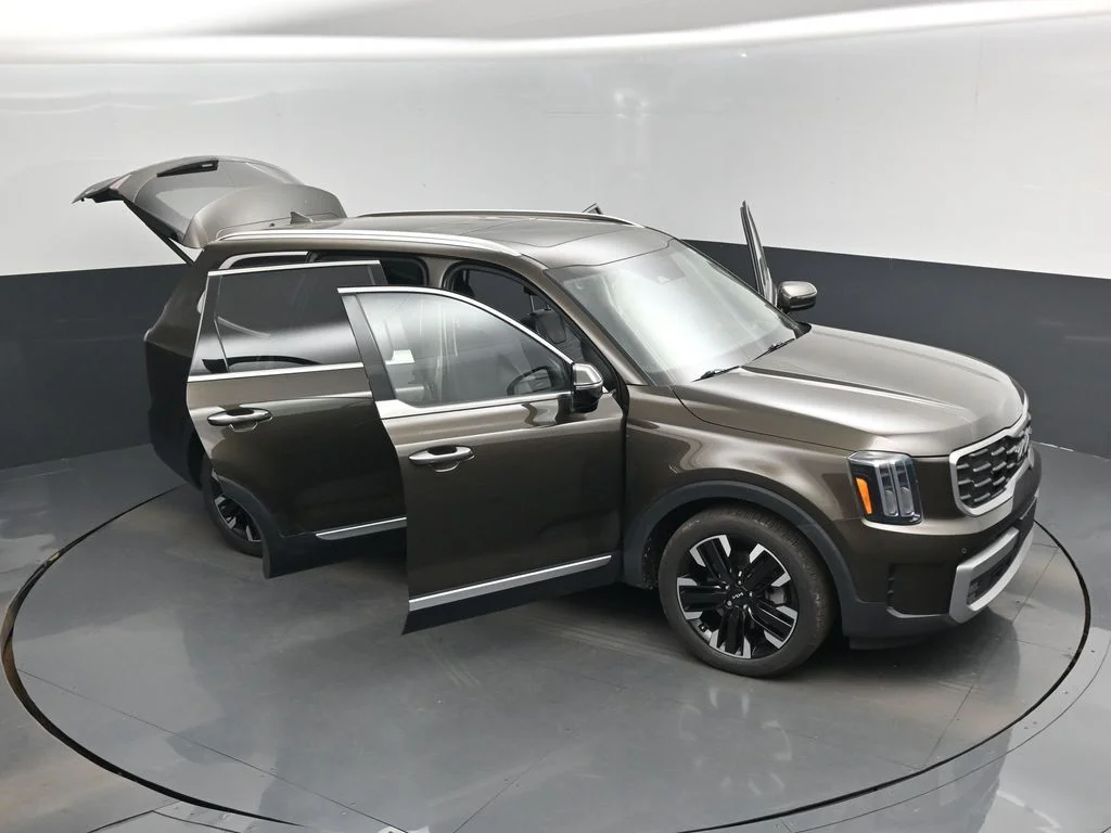 Used 2023 Green Kia SX-Prestige image 19