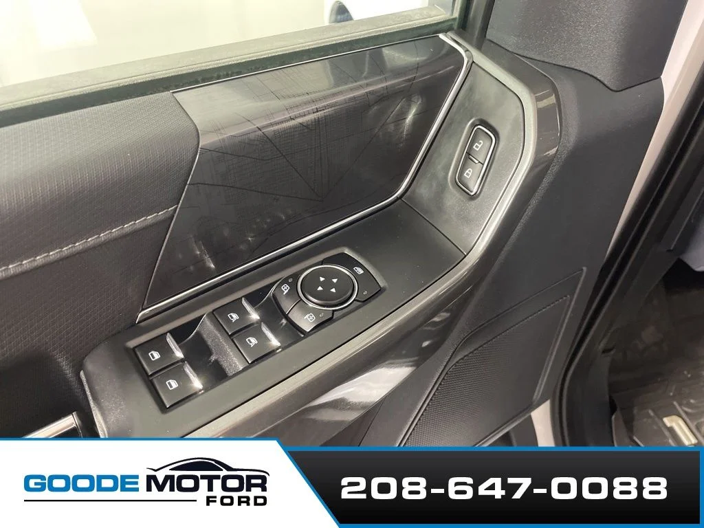 Certified Used 2023 Oxford White Ford XLT image 10