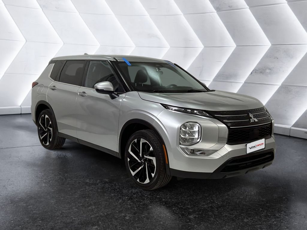 2022 Mitsubishi Outlander ES