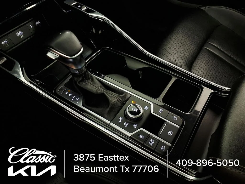 Used 2023 White Kia SX image 23