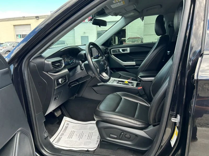Used 2023 Black Metallic Ford XLT Sport Utility 4D image 42