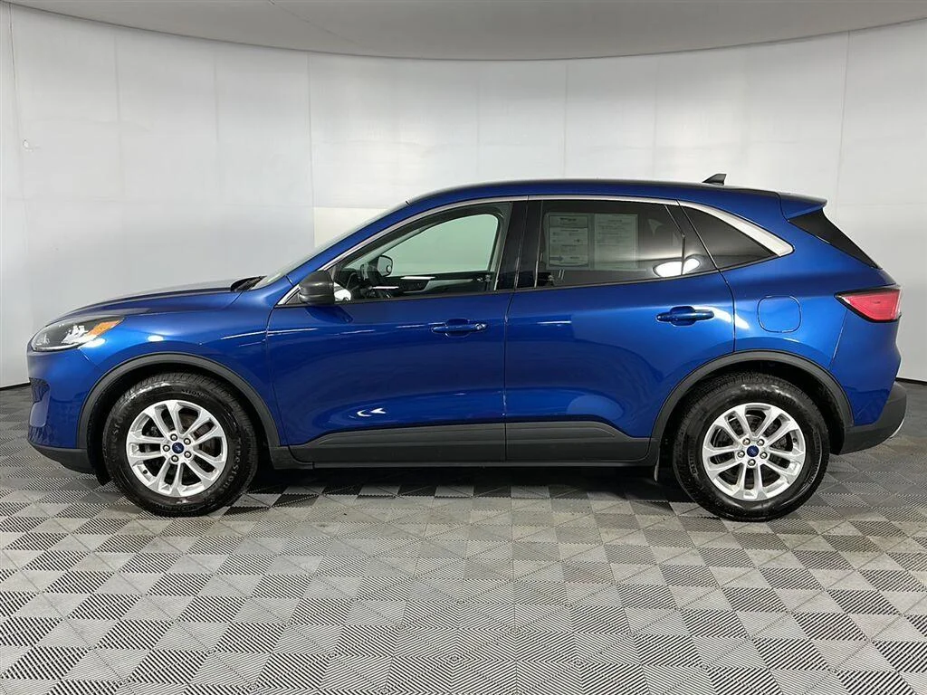 Used 2022 Atlas Blue Ford SE image 13