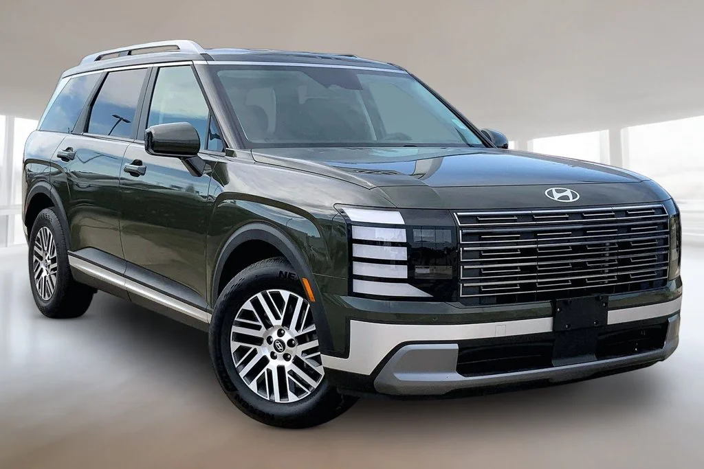 Used 2026 Titan Green Hyundai SEL image 11