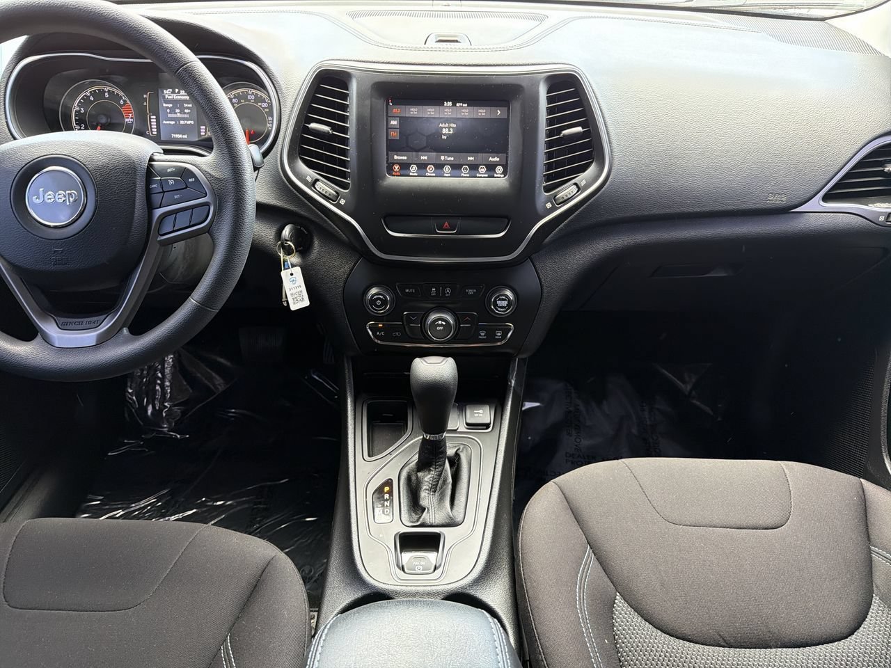 Used 2020 Diamond Black Crystal Pearlcoat Jeep Latitude image 14