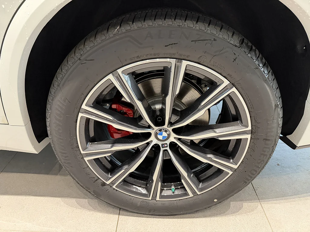 New 2026 Mineral White Metallic BMW xDrive40i image 7