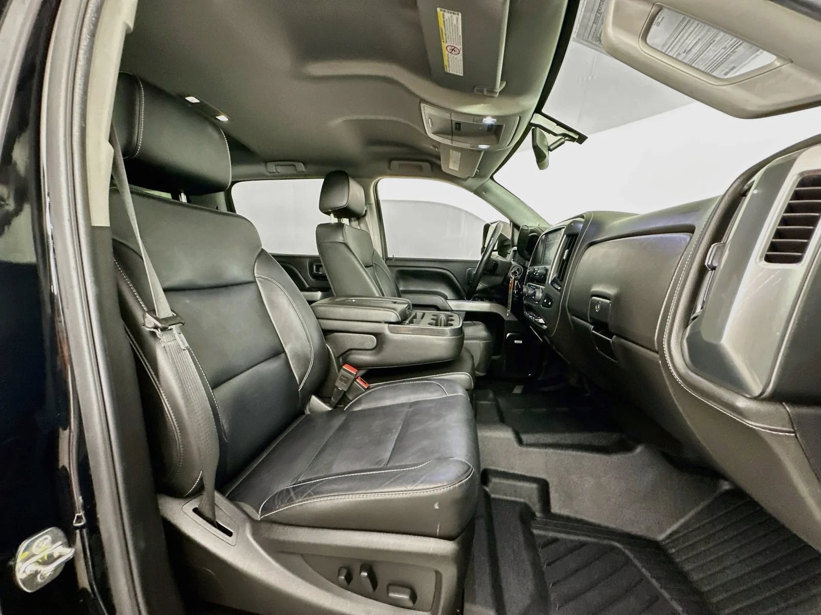 Used 2019 BLACK Chevrolet LTZ image 29