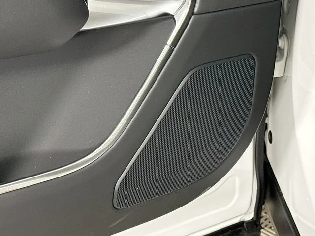 New 2026 Fuji White Land Rover SE image 21