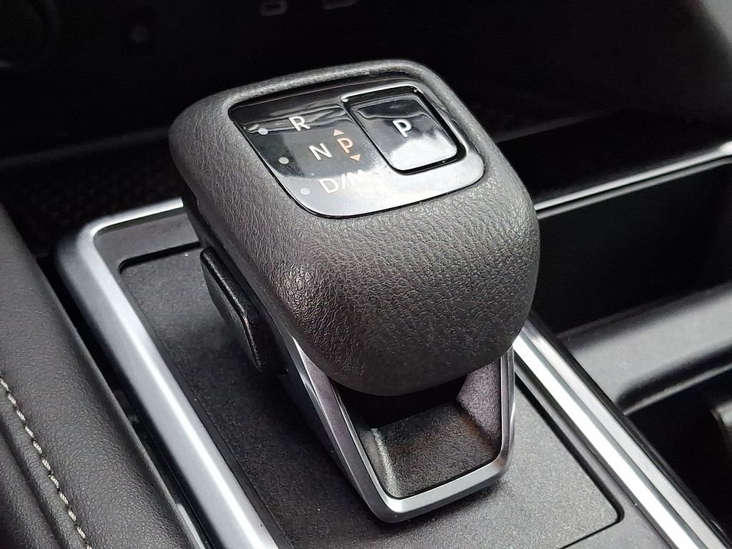 Used 2025 Silver Nissan SL image 17
