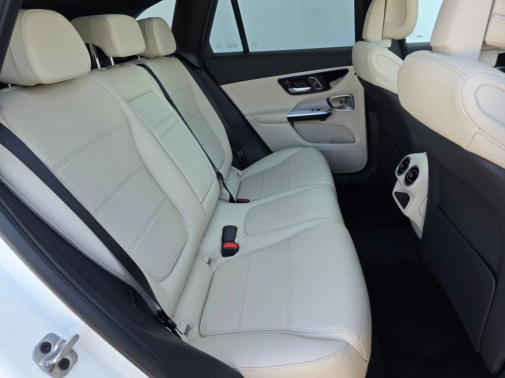 New 2026 Polar White Mercedes-Benz GLC 300 image 47