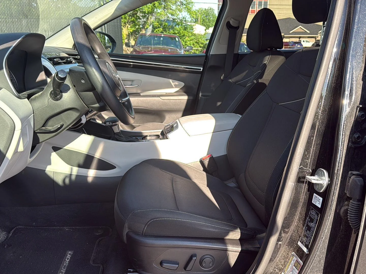Used 2022 Phantom Black Hyundai SEL image 9
