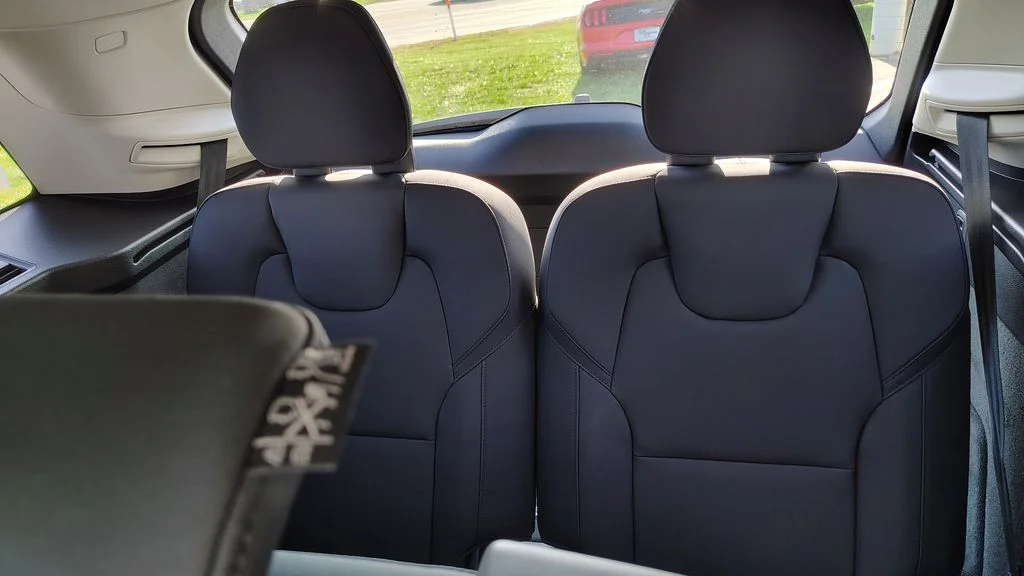 New 2026 Black Volvo B6 Plus 7-Seater image 30