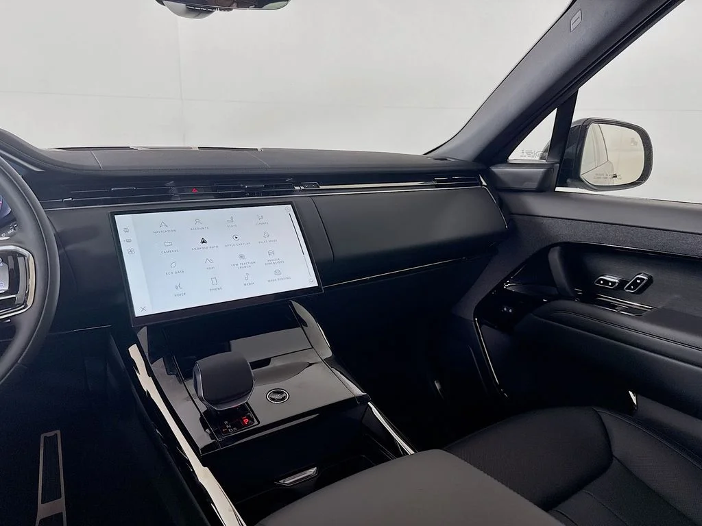 New 2026 Santorini Black Land Rover Dynamic SE image 26