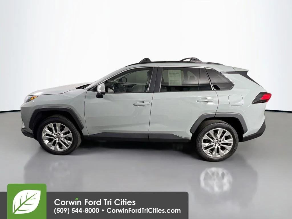 Used 2022 Gray Toyota XLE Premium image 6