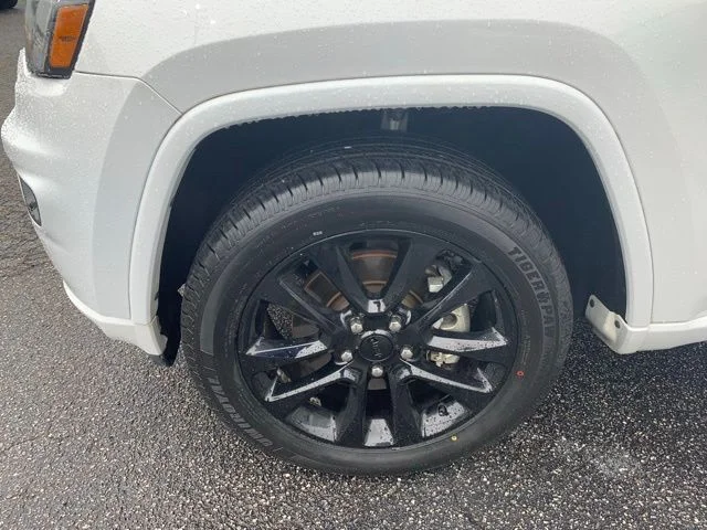 Used 2022 White Jeep Laredo X image 40