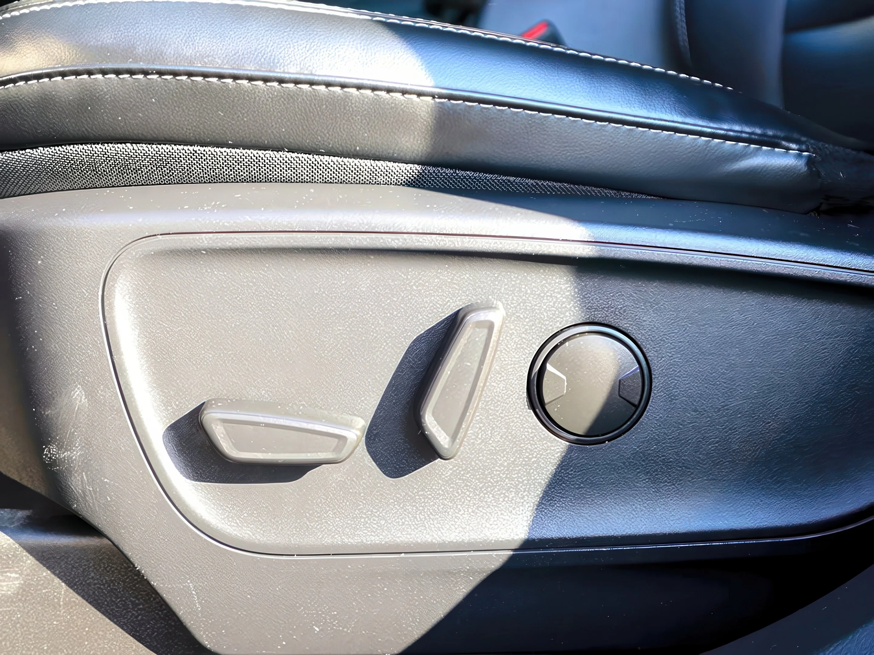 Used 2025 Agate Black Metallic Ford Platinum image 13