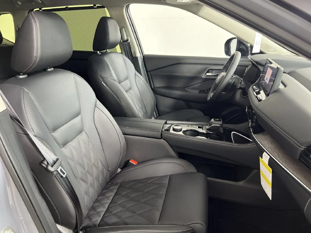 New 2026 Gray Nissan Platinum image 26