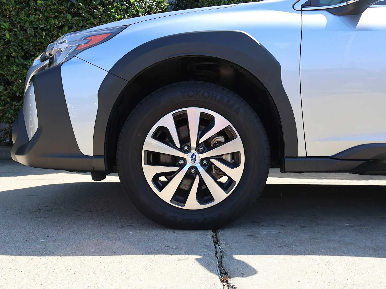 Certified Used 2025 Ice Silver Metallic Subaru Premium image 6