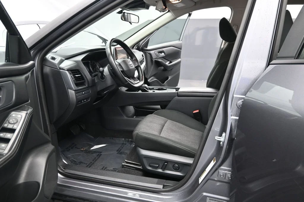 Used 2025 Gray Nissan SV image 15