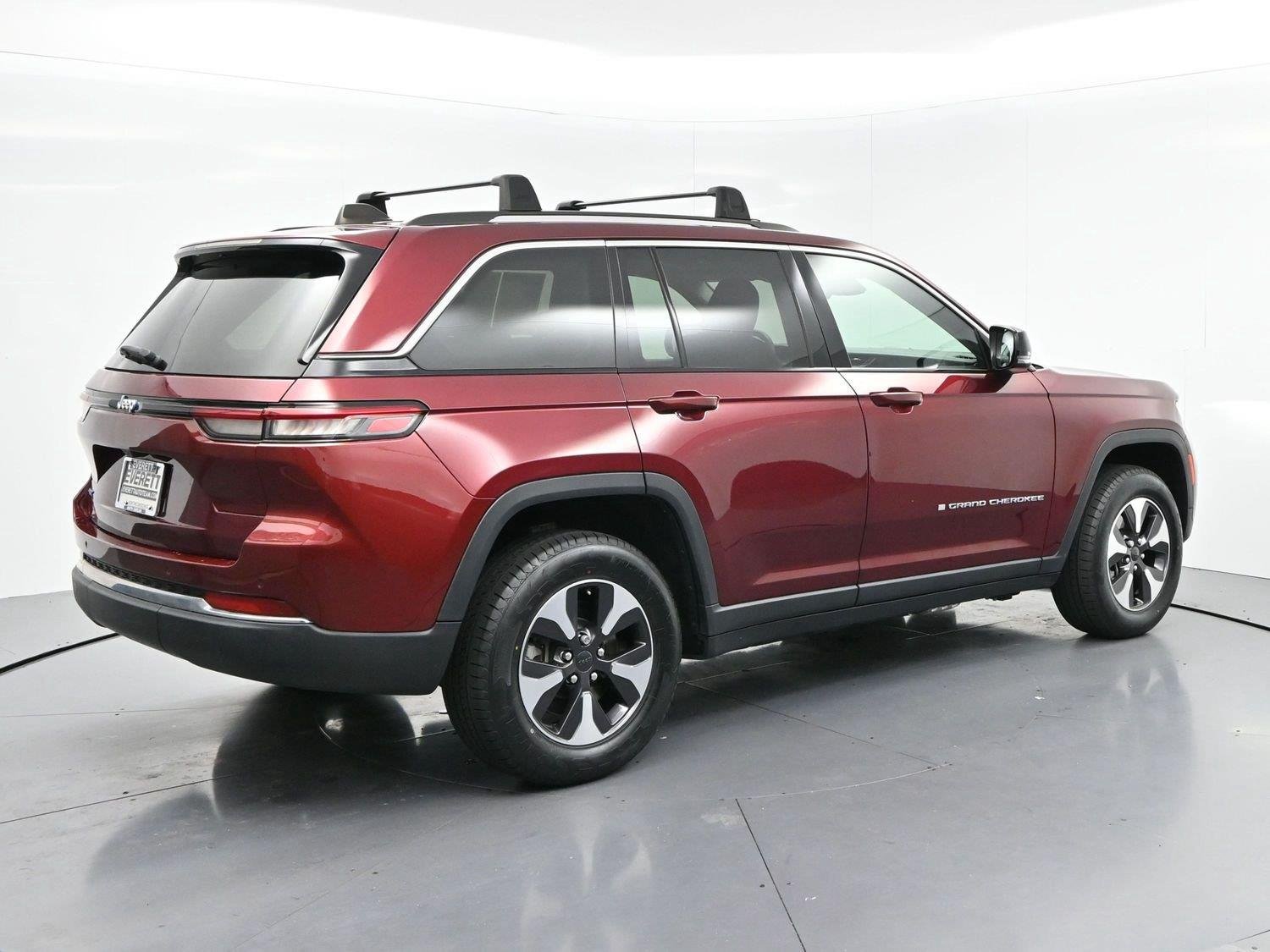 Used 2024 Red Jeep 4x4 image 6