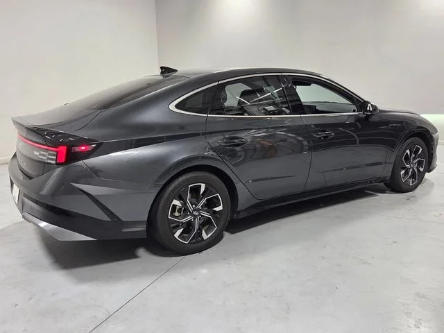 Used 2024 Gray Hyundai SEL image 13