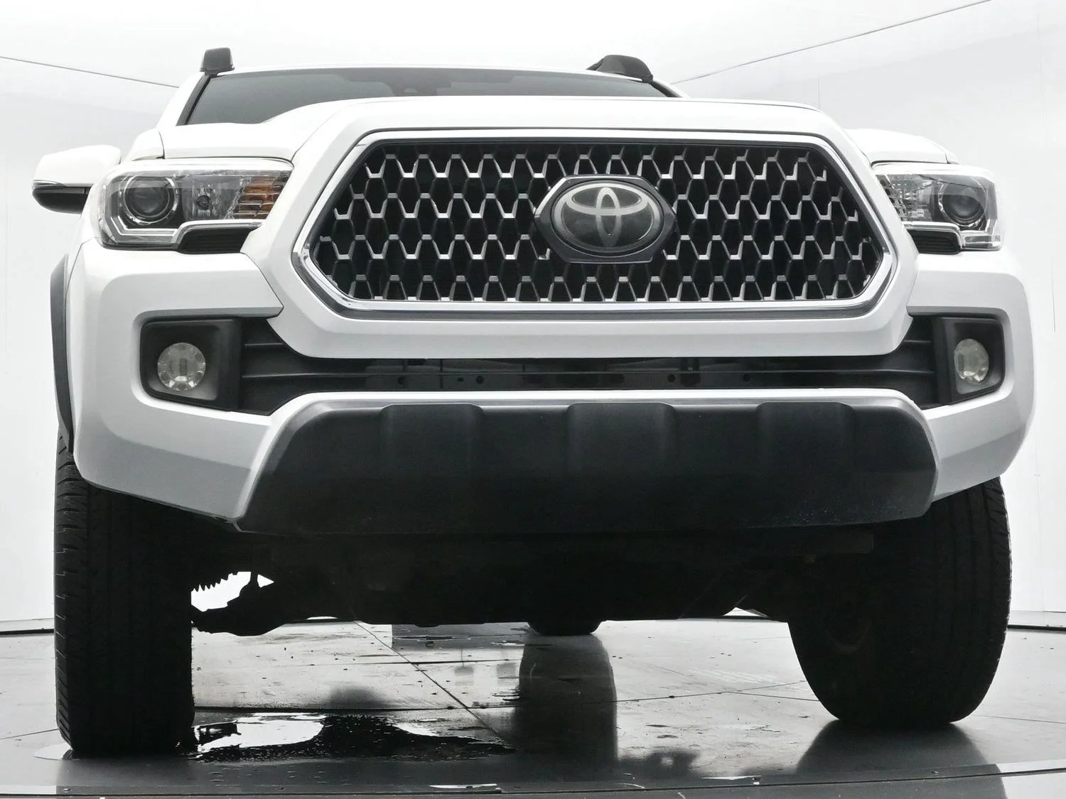 Used 2018 Super White Toyota TRD Off Road image 43