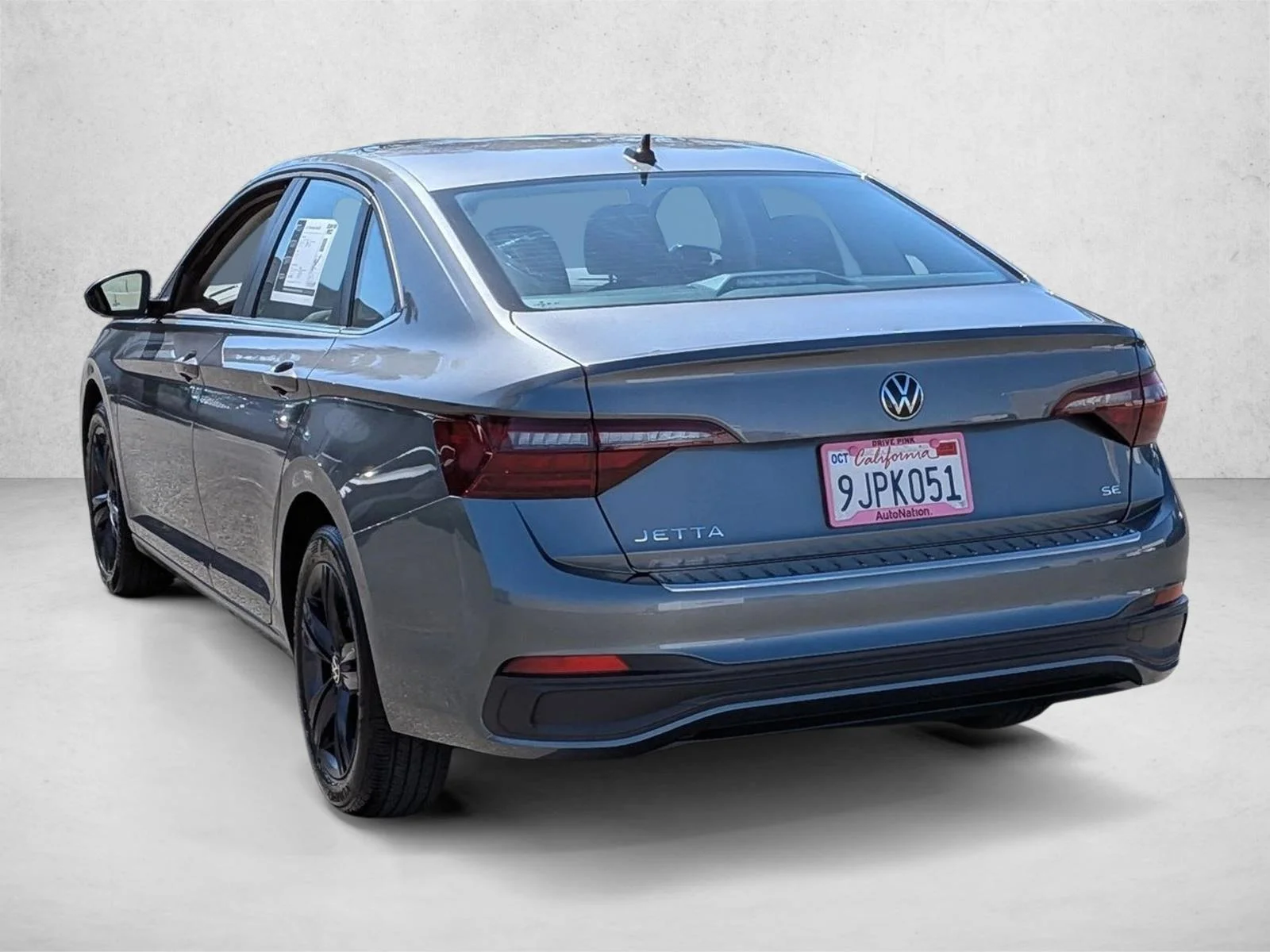 Used 2024 Silver/Gray Volkswagen SE image 8