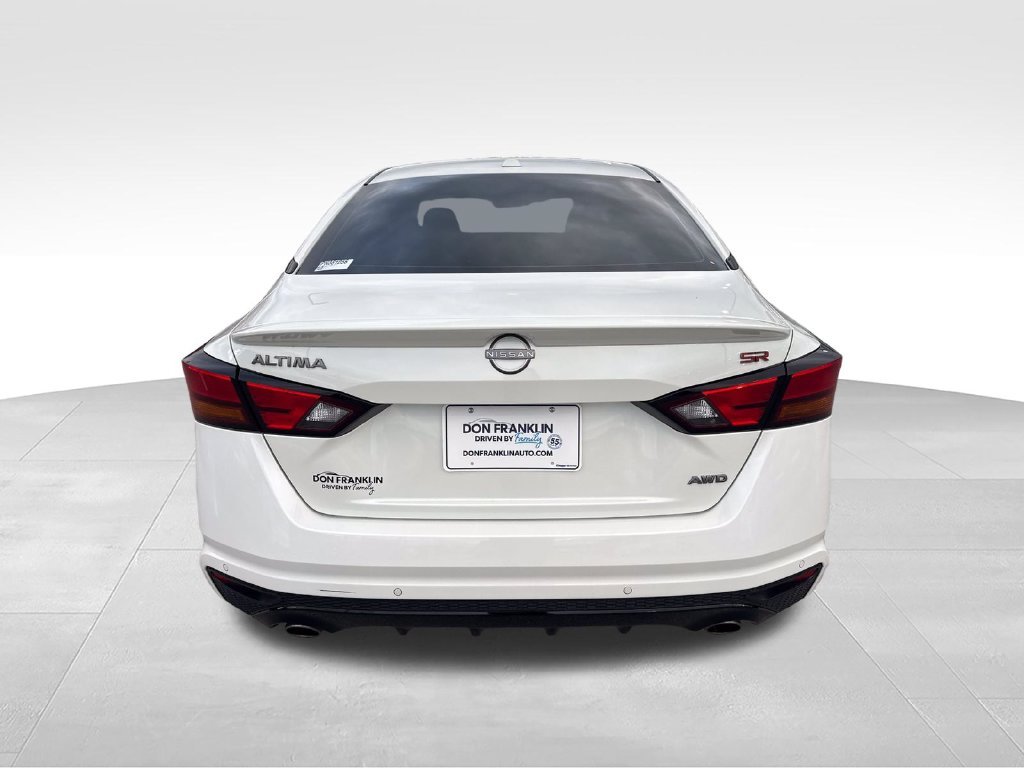 Used 2023 White Nissan 2.5 SR image 4