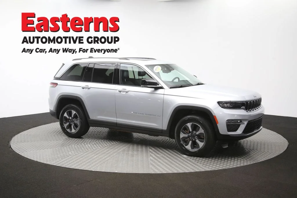 Used 2022 Silver Jeep 4xe image 51