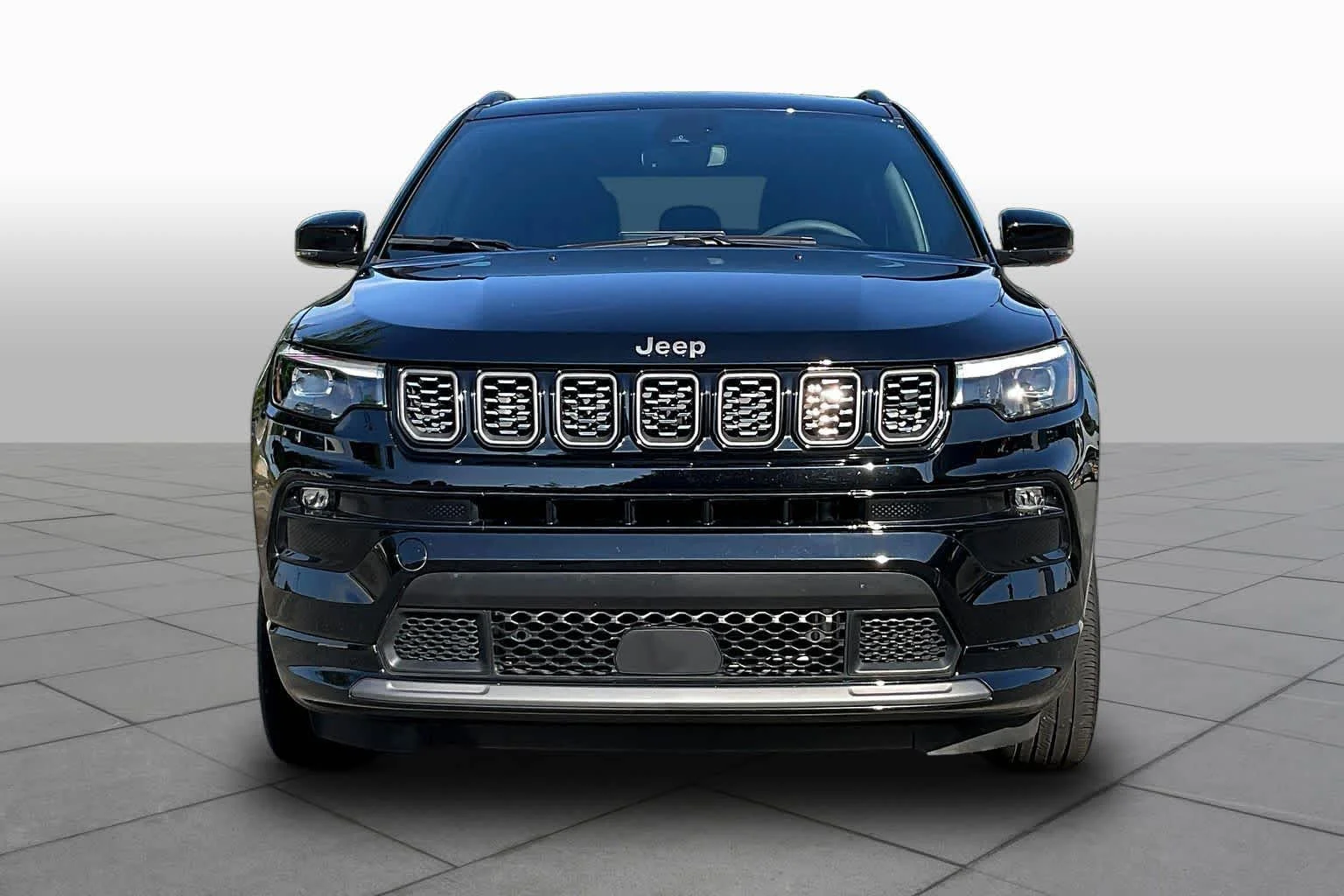 Used 2024 Diamond Black Crystal Pearlcoat Jeep Limited image 7