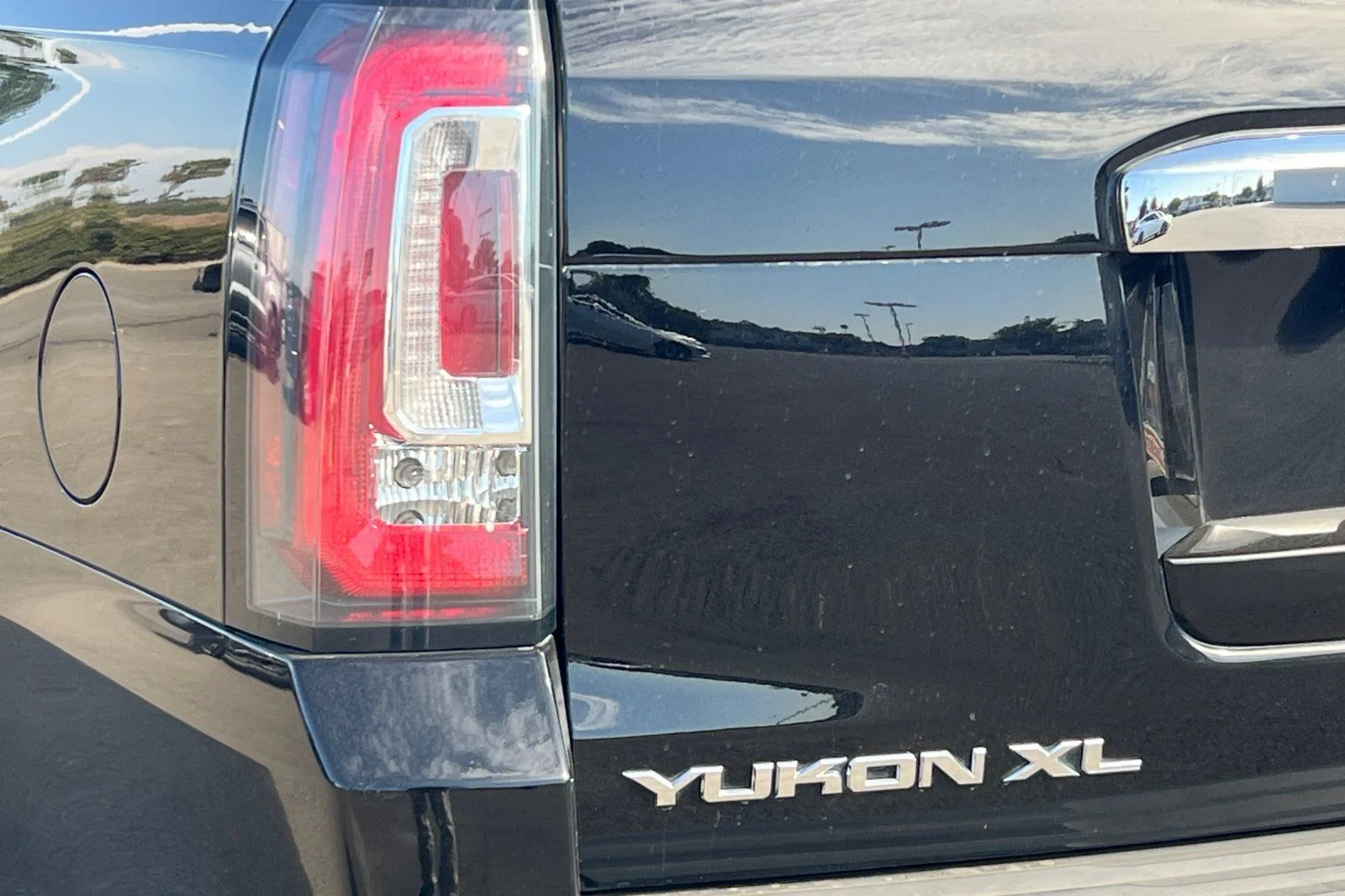 Used 2019 Black GMC Denali image 30