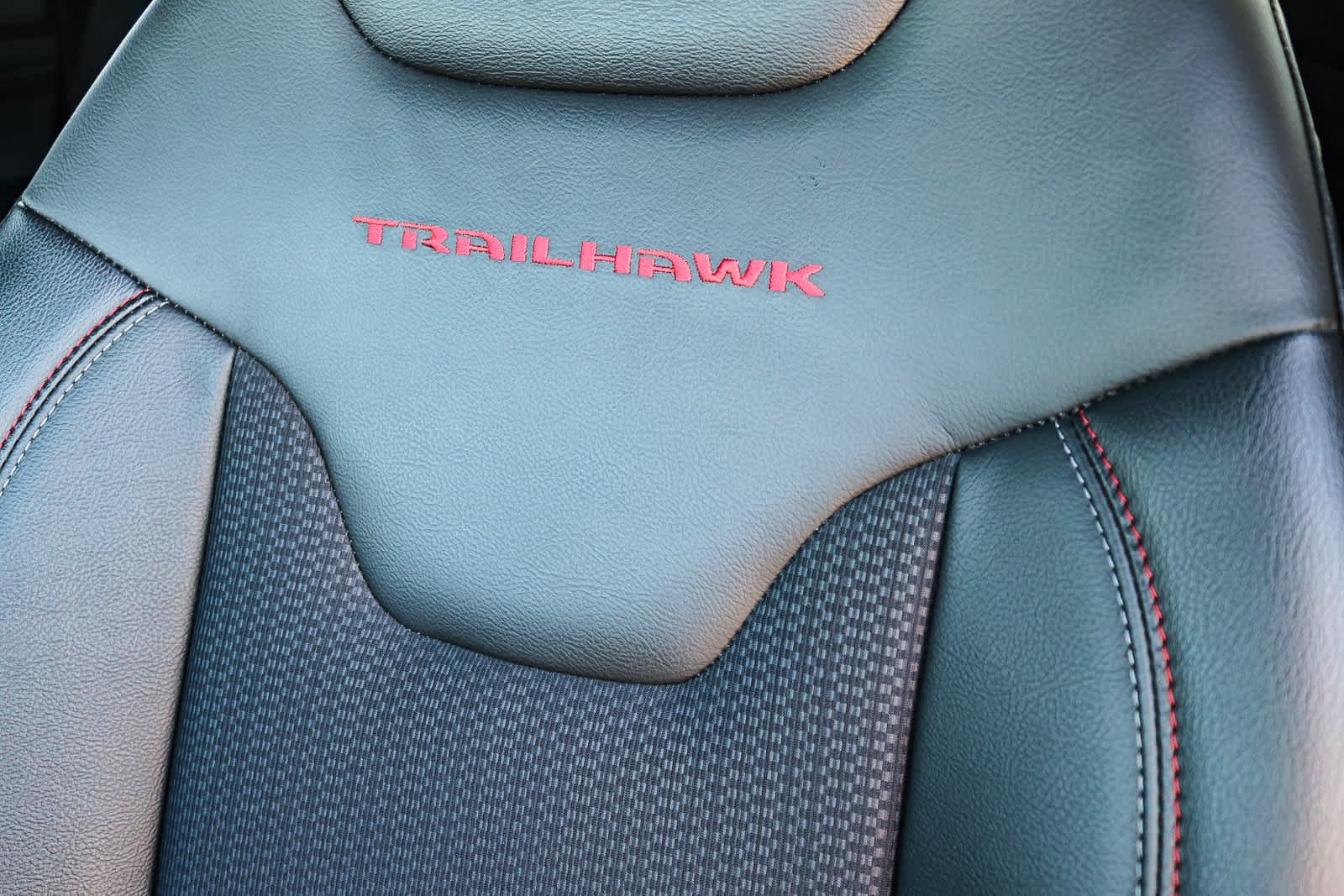 New 2026 Red Hot Pearl-Coat Exterior Paint Jeep Trailhawk image 24