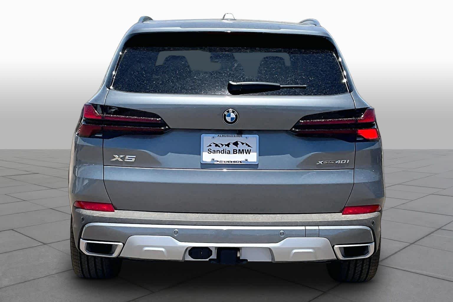 New 2026 Skyscraper Grey Metallic BMW xDrive40i image 4