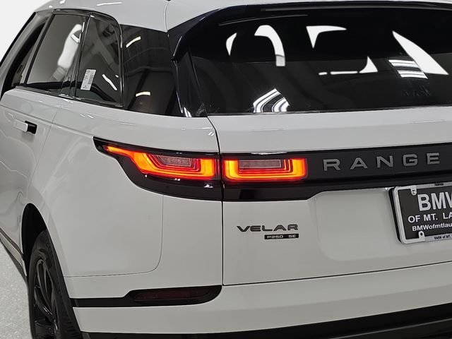 Used 2018 Fuji White Land Rover SE R-Dynamic image 34