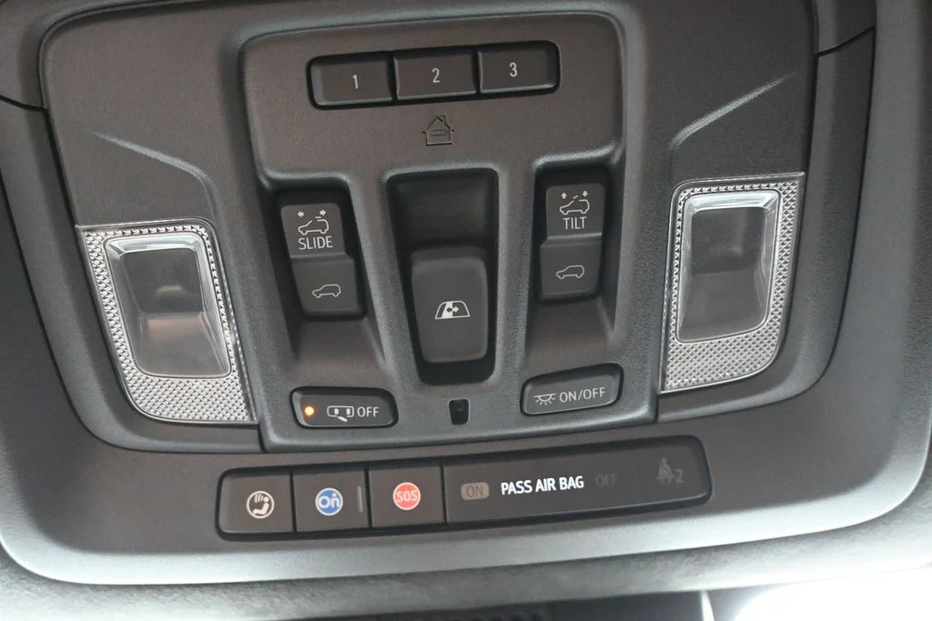 Used 2022 White GMC Denali Ultimate image 10