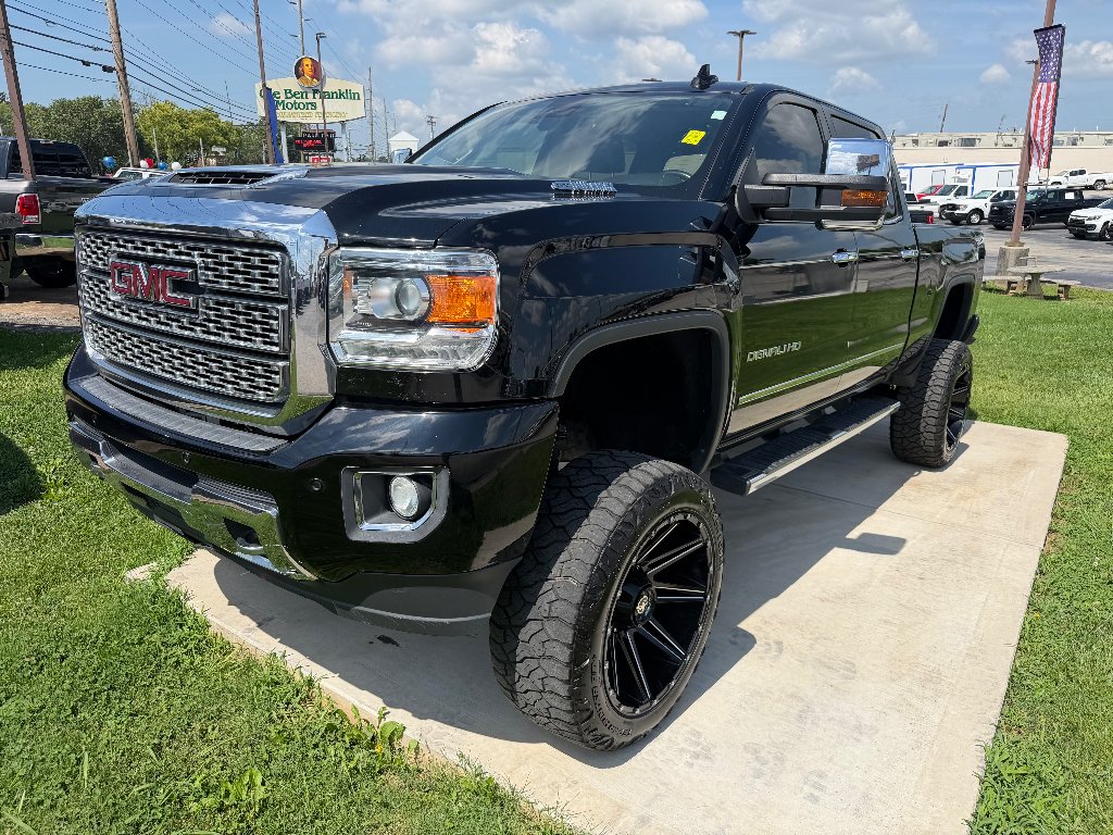 Used 2018 Onyx Black GMC Denali image 3
