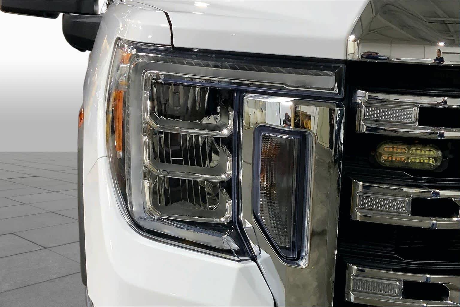 Used 2022 Summit White GMC SLE image 28