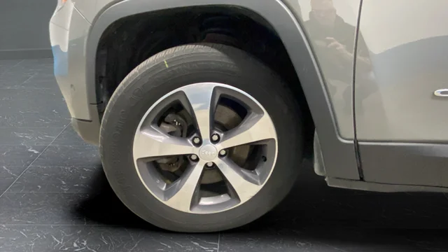Used 2019 Sting-Gray Clearcoat Jeep Limited image 39