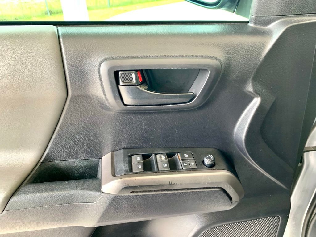 Used 2021 Silver Toyota SR5 image 13