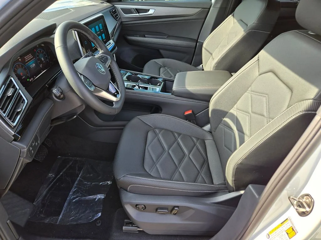 New 2025 White Volkswagen 2.0T SE w/Technology image 6