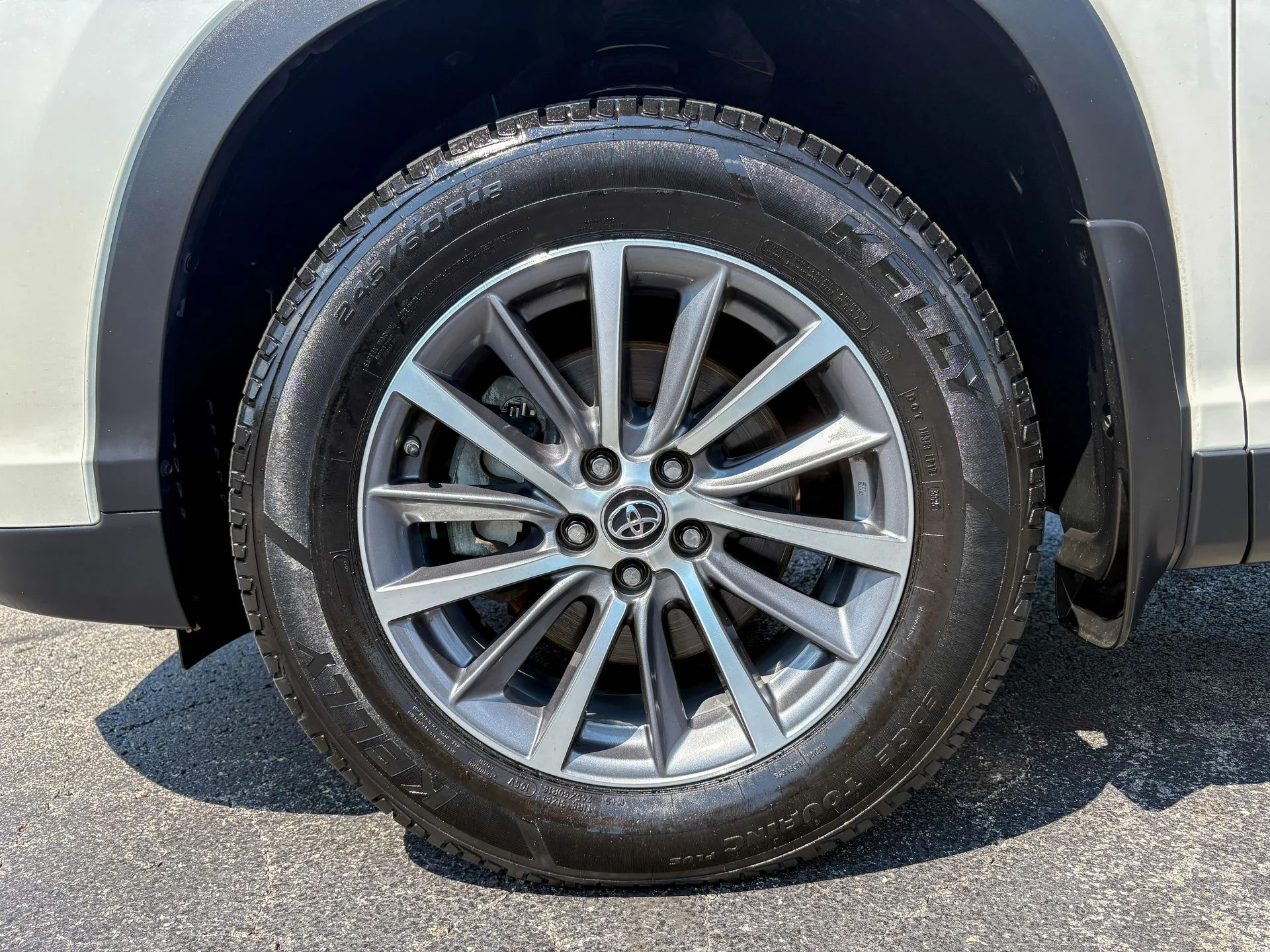Used 2019 White Toyota XLE image 39