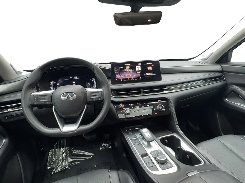 Used 2025 Gray INFINITI LUXE image 39